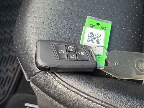 Used 2022 Volkswagen Atlas SEL R-Line image 29