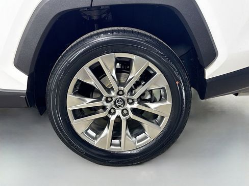 Certified 2020 Toyota RAV4 XLE Premium FWD image 9