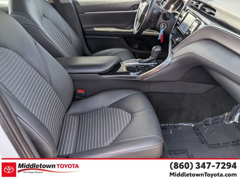 Used 2018 Toyota Camry SE w/ Moonroof Package FWD image 34