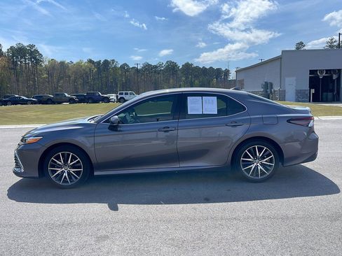 Used 2024 Toyota Camry XLE w/ Navigation Package FWD image 4