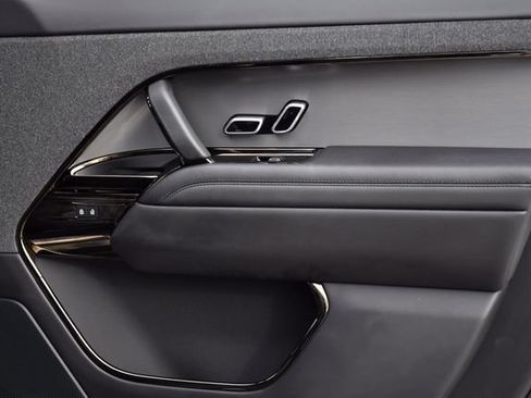 Used 2025 Land Rover Range Rover Sport SE AWD/4WD image 28