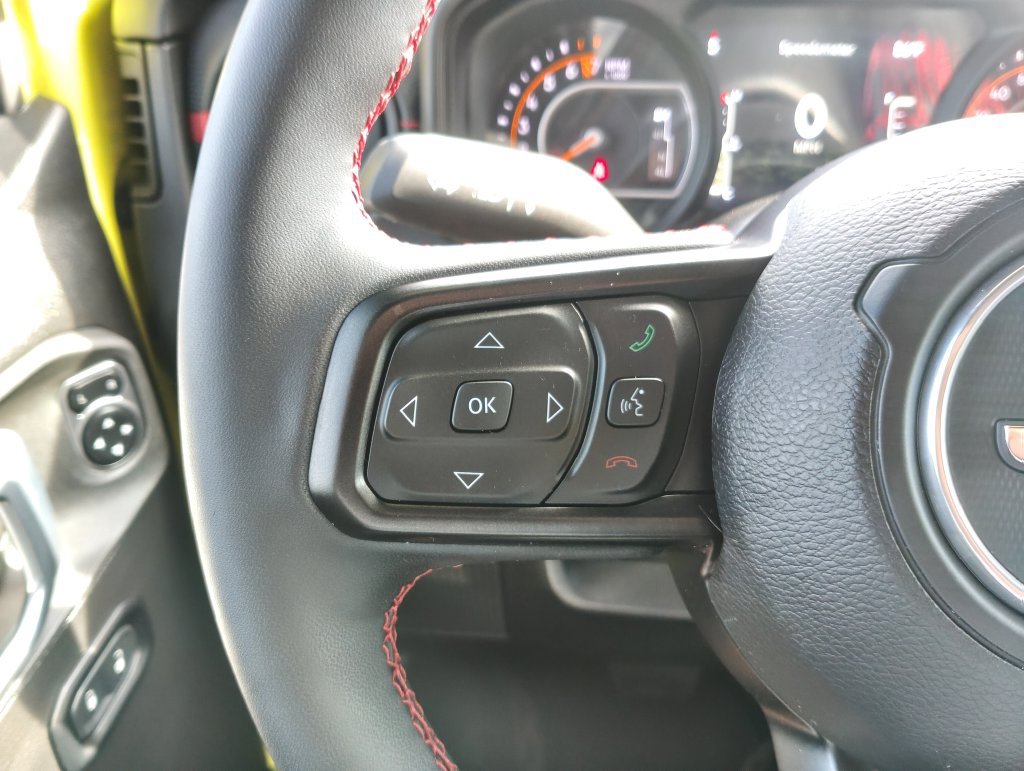 Used 2024 Jeep Gladiator Rubicon w/ Technology Group AWD/4WD image 17