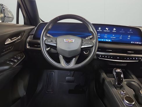 Used 2024 Cadillac XT4 Premium Luxury image 12