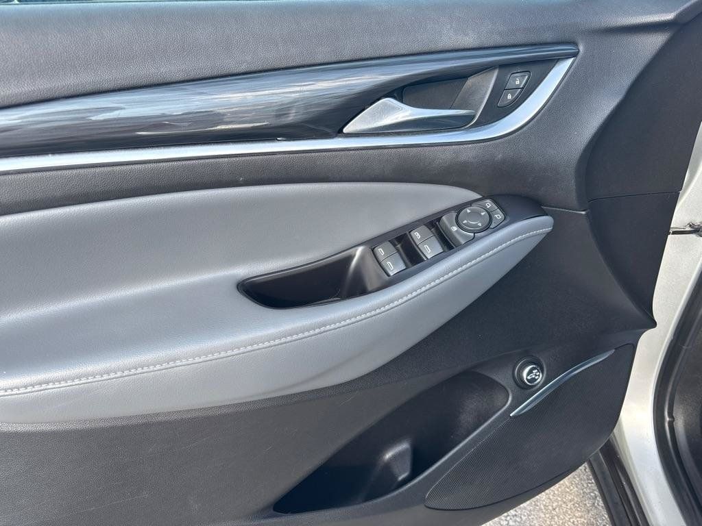 Used 2019 Buick Enclave Essence FWD image 12