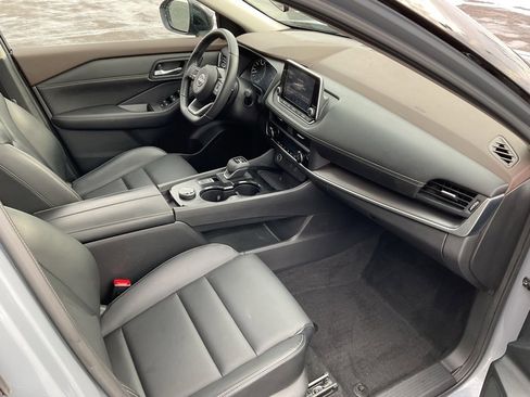 Used 2023 Nissan Rogue SV w/ SV Premium B Package image 19