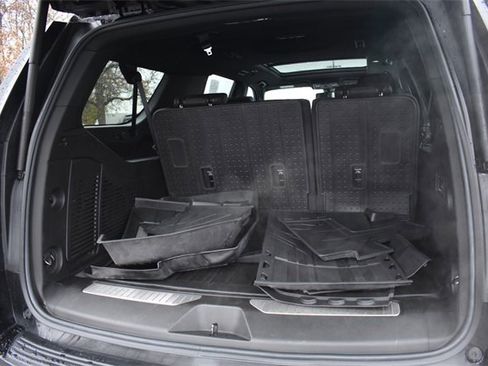 Certified 2022 Chevrolet Suburban RST w/ Sport Performance Package image 22