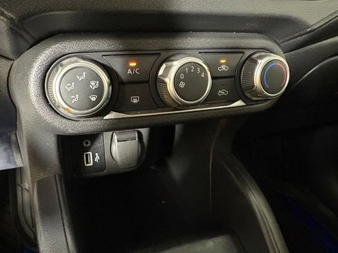 Used 2022 Nissan Versa S FWD image 29