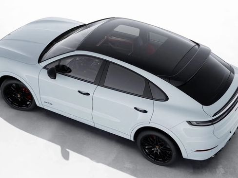 Used 2025 Porsche Cayenne GTS image 3