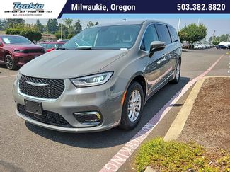 Used 2023 Chrysler Pacifica Touring-L FWD video 1