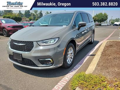 Used 2023 Chrysler Pacifica Touring-L