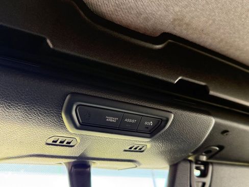 Used 2022 Jeep Wrangler Sport image 23