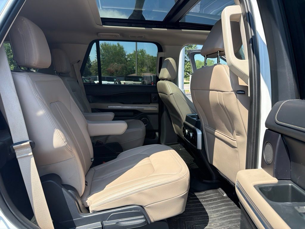 Used 2024 Ford Expedition Limited AWD/4WD image 14