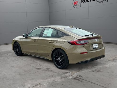 Used 2025 Honda Civic Sport image 2