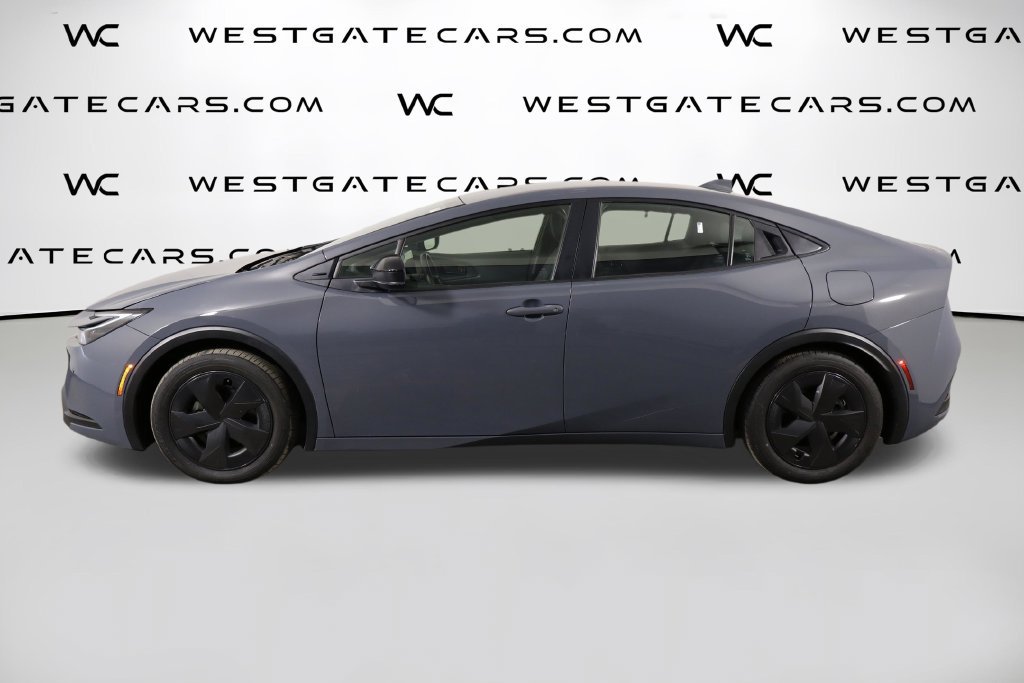 Used 2025 Toyota Prius LE FWD image 5