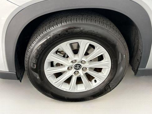 Used 2025 Toyota Grand Highlander XLE image 11