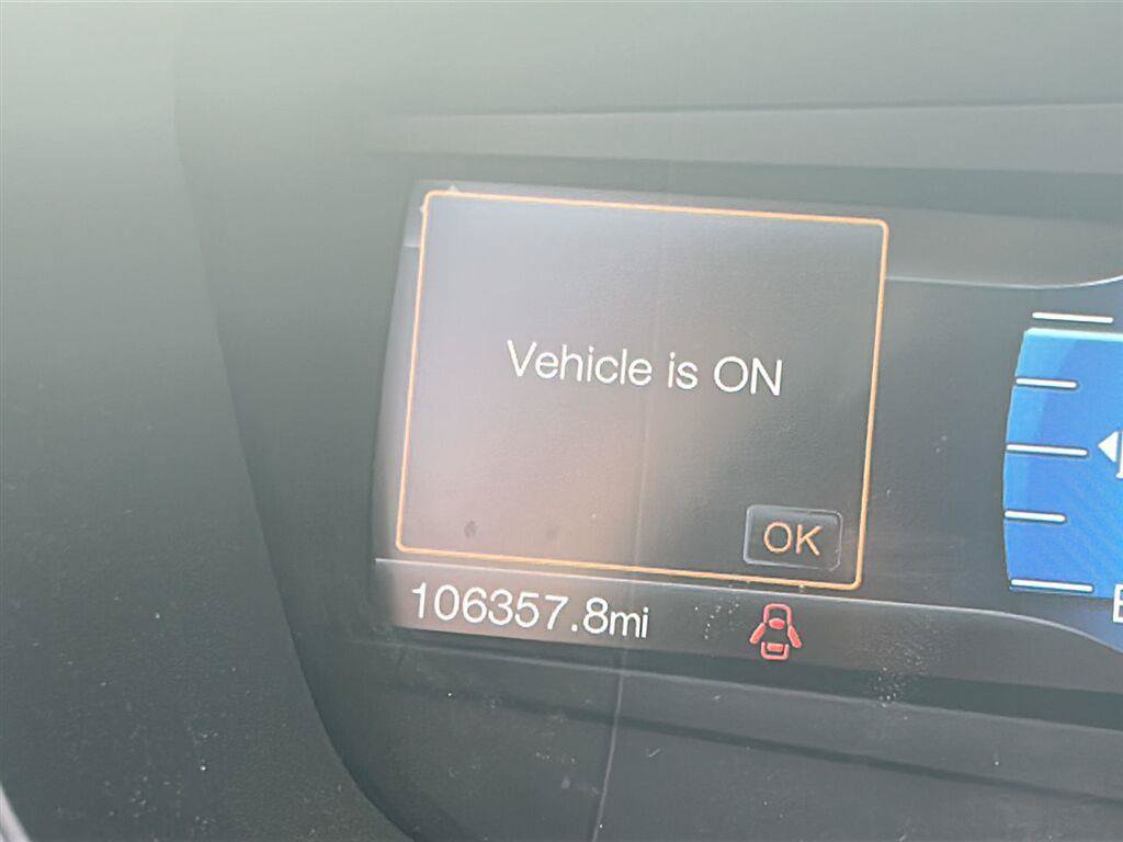 Used 2018 Ford Fusion SE w/ Fusion SE Technology Package FWD image 4