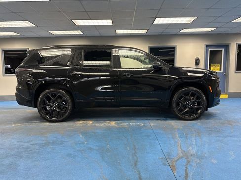 New 2026 Chevrolet Traverse RS w/ LPO, Floor Liner Package image 2