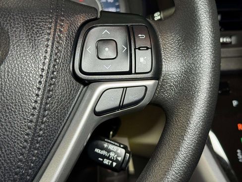 Used 2020 Toyota Sienna L image 9