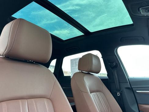 Used 2024 Audi Q8 e-tron Premium Plus image 18