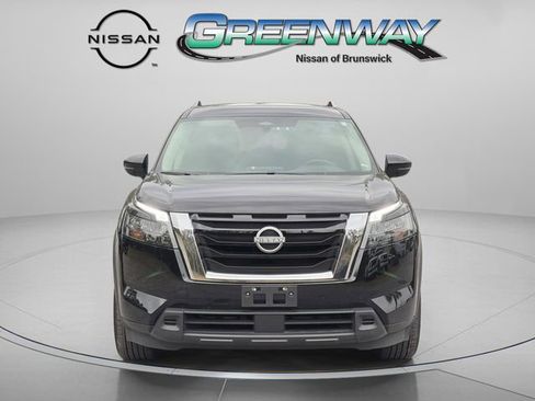 Used 2025 Nissan Pathfinder SV image 3