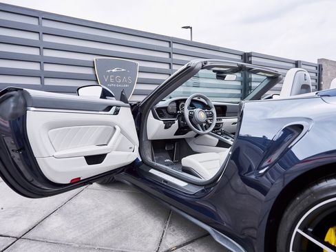 Used 2021 Porsche 911 Turbo S image 27