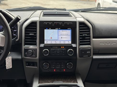 Used 2019 Ford F250 Lariat w/ Chrome Package image 14