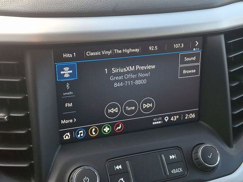 Certified 2023 GMC Acadia SLE image 17