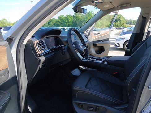 New 2026 Volkswagen Atlas SE FWD image 9