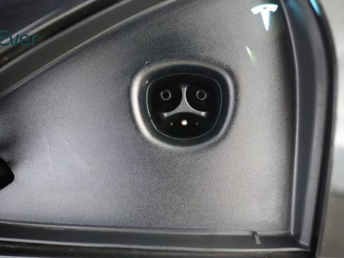 Used 2024 Tesla Model S image 10