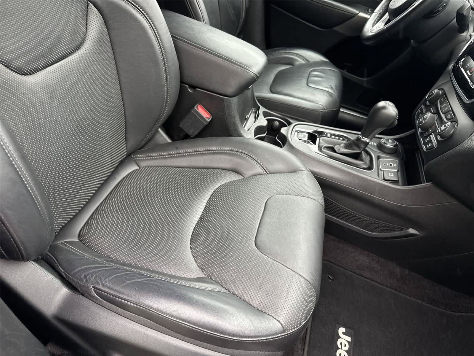 Used 2019 Jeep Cherokee Limited AWD/4WD image 17