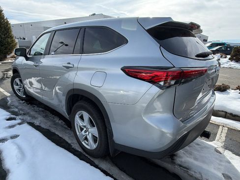 Used 2023 Toyota Highlander LE image 3