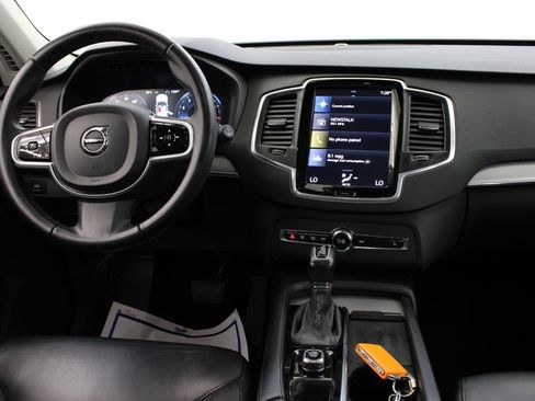Used 2022 Volvo XC90 T5 Momentum FWD image 9