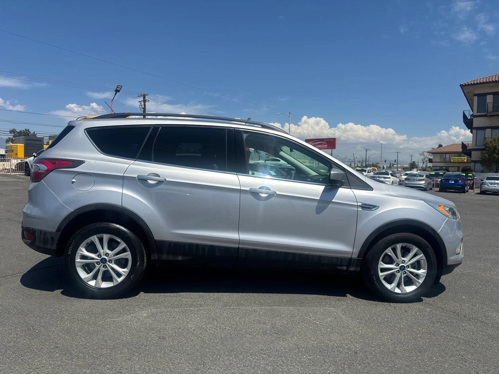 Used 2017 Ford Escape SE w/ Equipment Group 201A FWD image 9