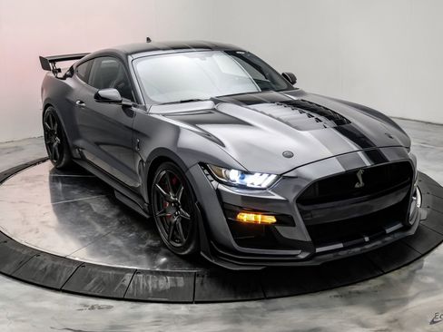 Used 2021 Ford Mustang Shelby GT500 w/ Carbon Fiber Track Pack image 26