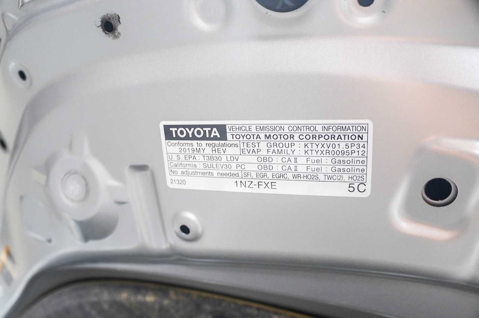 Certified 2019 Toyota Prius C FWD image 31
