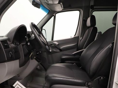 Used 2018 Mercedes-Benz Sprinter 2500 image 16