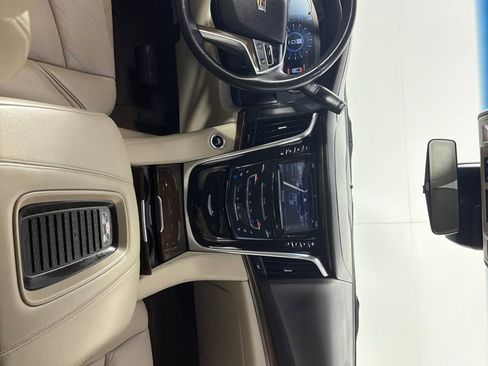 Used 2019 Cadillac Escalade Luxury AWD/4WD image 28
