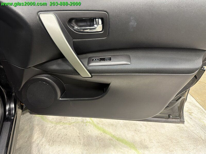Used 2014 Nissan Rogue S AWD/4WD image 24