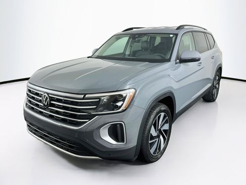 Used 2025 Volkswagen Atlas SE AWD/4WD image 3