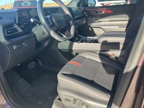 Used 2024 Chevrolet Traverse RS w/ LPO, Floor Liner Package image 4