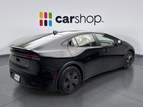 Used 2024 Toyota Prius LE image 5