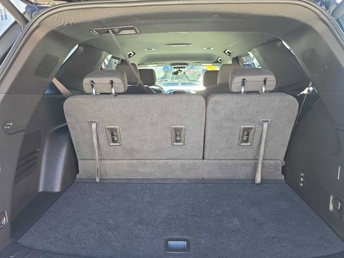 Used 2023 Chevrolet Traverse LT image 8