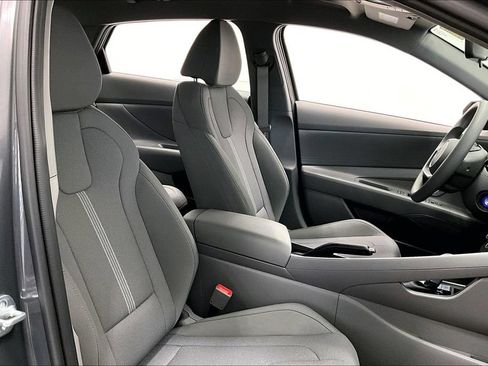 Certified 2024 Hyundai Elantra SE FWD image 7