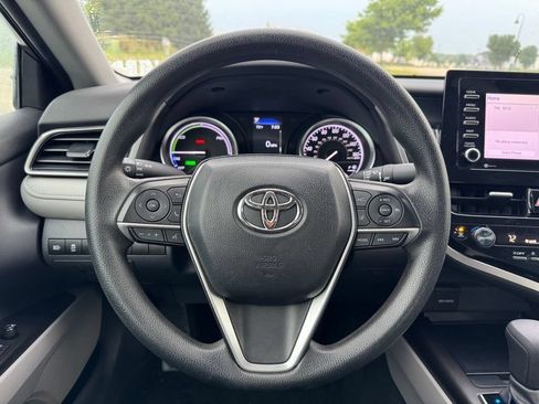 Used 2021 Toyota Camry LE FWD image 7