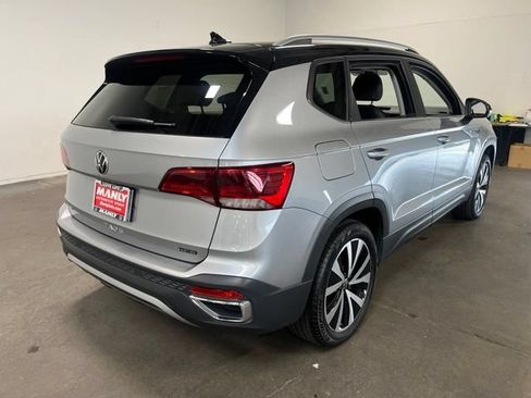 Used 2023 Volkswagen Taos SE AWD/4WD image 3
