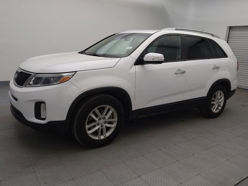 Used 2015 Kia Sorento LX image 2