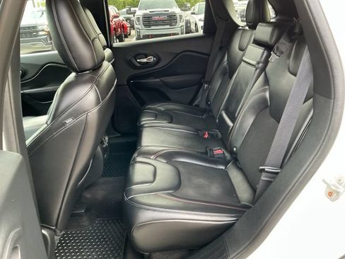 Used 2019 Jeep Cherokee Trailhawk w/ Comfort & Convenience Group AWD/4WD image 22