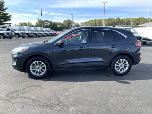Used 2022 Ford Escape SE image 2