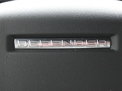 Used 2025 Land Rover Defender 130 X-Dynamic SE image 21