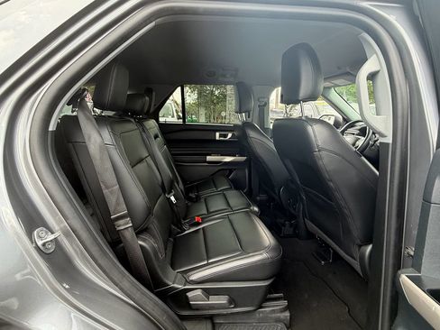 Used 2023 Ford Explorer XLT w/ Equipment Group 202A RWD image 16